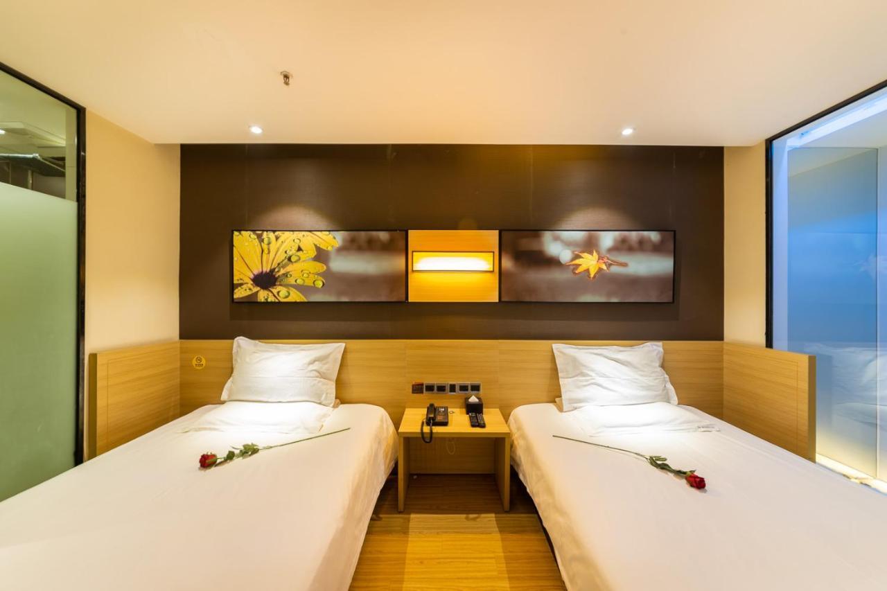Iu Hotel Chongqing Jiefangbei ภายนอก รูปภาพ