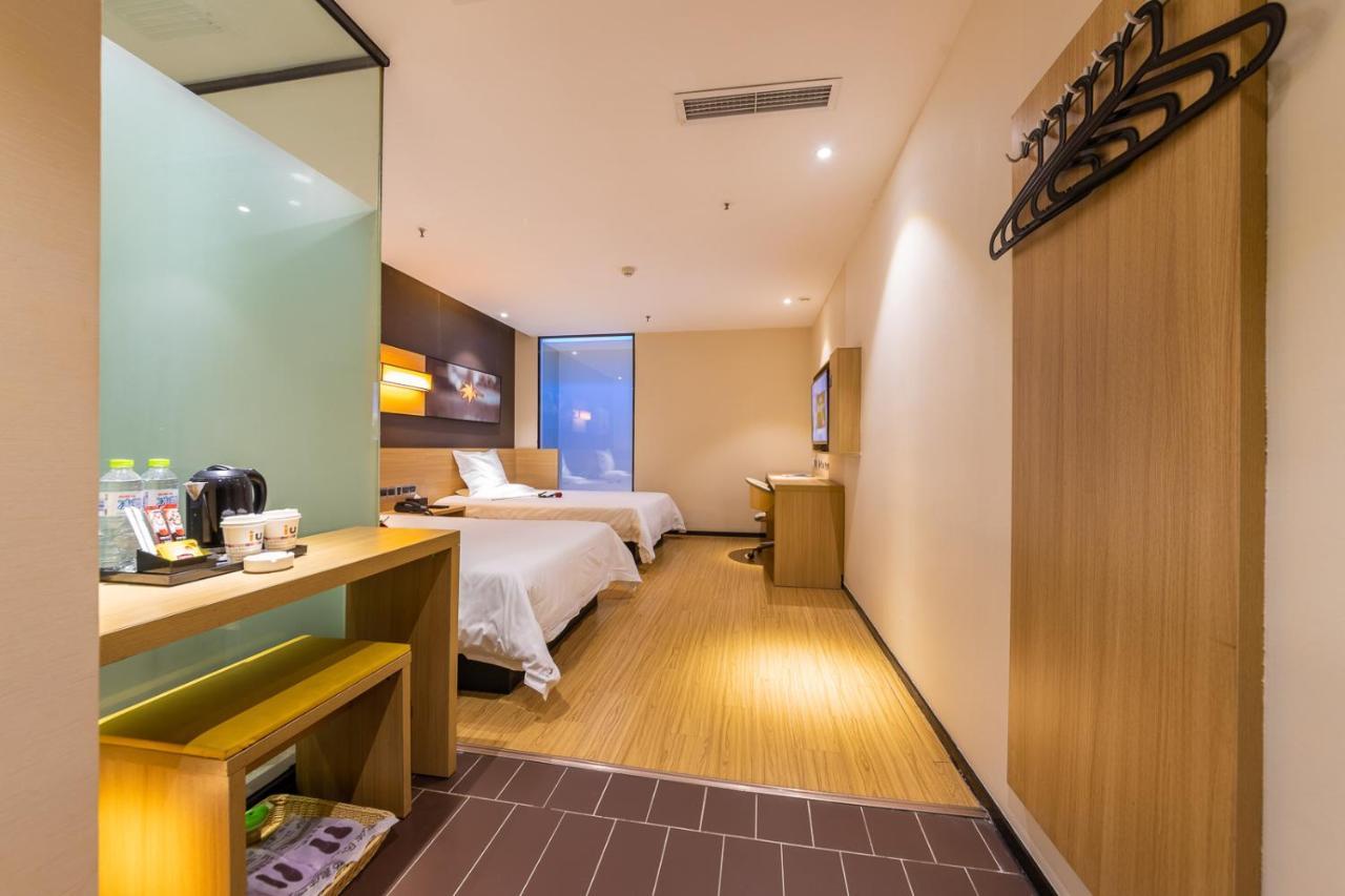 Iu Hotel Chongqing Jiefangbei ภายนอก รูปภาพ