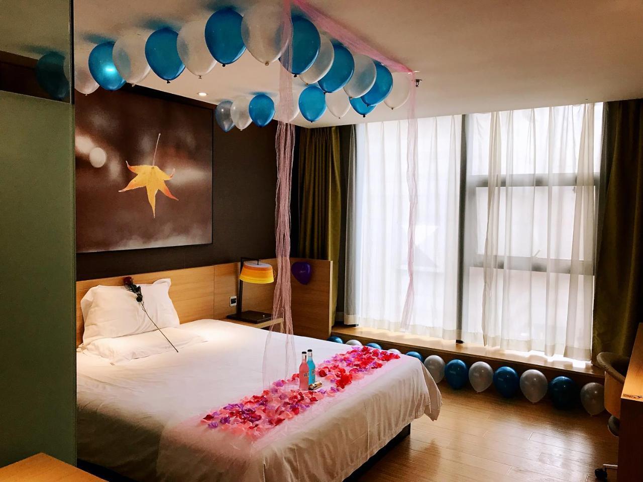 Iu Hotel Chongqing Jiefangbei ภายนอก รูปภาพ